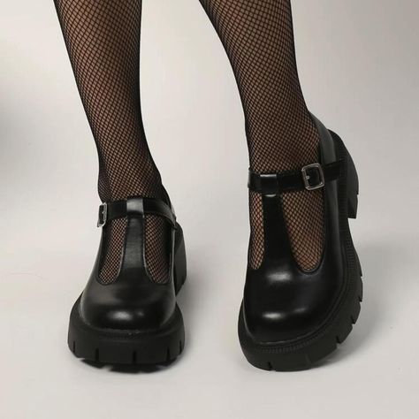 Dark Academia Aesthetic Dark Academia Heels, Dark Academia Shoes Women, Heels Dark Academia, White Academia Aesthetic, Oxford Shoes Dark Academia, Black Mary Janes Aesthetic, Mary Janes Dark Academia, Dark Academia Summer, Dark Academia Shoes