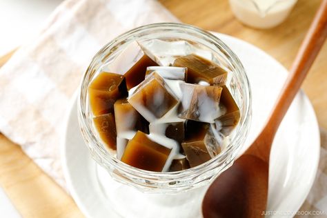 Hojicha Jelly Pumpkin Frappe, Flavored Ice Cubes, Japanese Dessert Recipes, Chilled Desserts, Mountain Coffee, Moka Pot, Refreshing Desserts, Jelly Recipes, Fruit Jelly