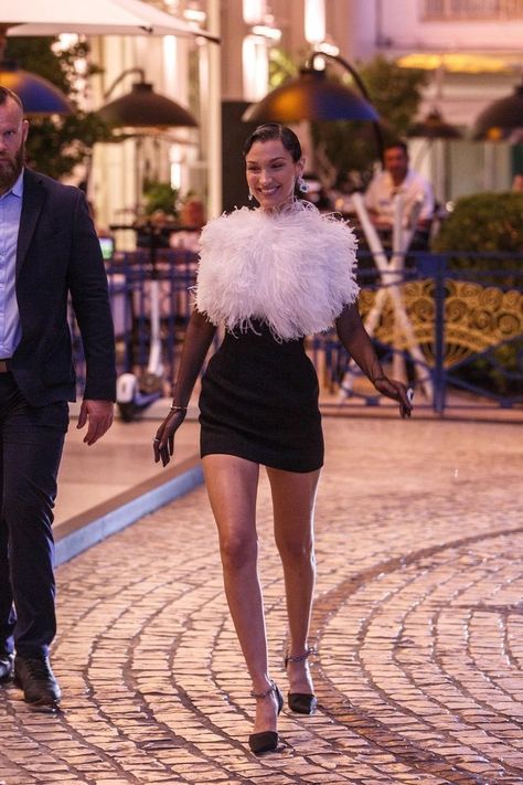 Bella Hadid Red Carpet, Bella Hadid Runway, 90s Fashion Models, Celebrities Outfits, Bella Hadid Street Style, Fancy Fits, Bella Gigi Hadid, Fest Outfits, Magazine Vogue