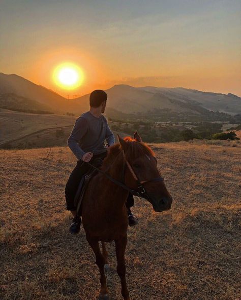 Indian Army Special Forces, Horse Riding Aesthetic, Indian Horses, Faceless Men, Man On Horse, Camera Tattoo, Baby Tumblr, Grunge Guys, Horse Aesthetic