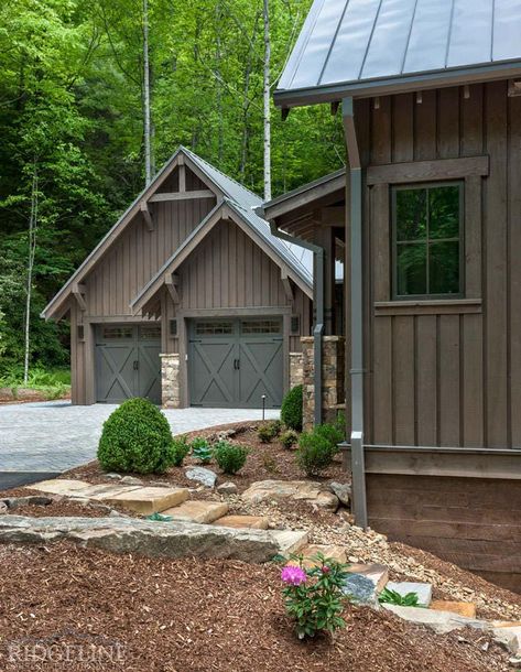 Wade Hampton Cashiers I | Ridgeline Construction Group Rustic Exterior House Colors, Cabin Exterior Colors, Cabin Paint Colors, Mountain House Exterior, Contemporary Sheds, Home Decor Plants, Mountain Home Exterior, Rustic Lake Houses, Decorating Ideas For Living Room