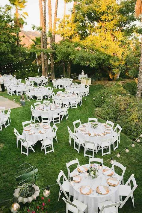 Backyard Wedding Ideas Reception, Outside Wedding Reception, Summer Wedding Venues, Wedding Reception Seating, Wedding Backyard Reception, Backyard Reception, Smallest Wedding Venue, Reception Seating, Outdoor Wedding Reception