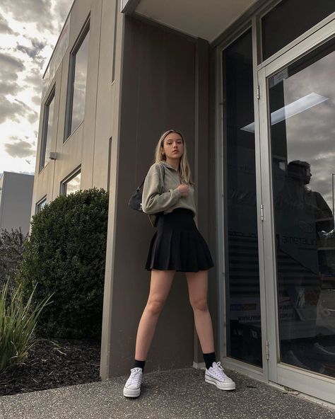 Diana Fashion Style, Black Tennis Skirt Outfits, Black Tennis Skirt Outfit, Japan October, Tennis Skirt Outfits, Black Tennis Skirt, Black Skirt Outfits, Instagram Photoshoot, Tennis Skirt Outfit