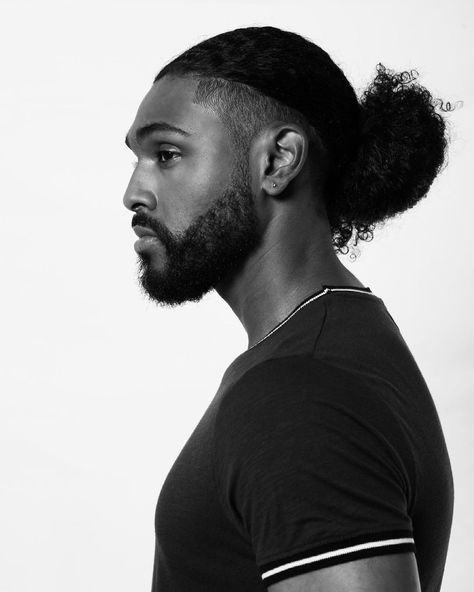 Marquel on Instagram: “Side profile. ~ ~ 📷: @deanostetto • • • • • • #portraitphotography #sideprofile #blackandwhitephotography #beard #curls #waves…” Black Person Side Profile, Flat Face Side Profile, Black Man Side Profile, Person Looking To The Side, Black Side Profile, Body Side Profile, Side Profile Full Body Reference, Anime Sketch Manga, Anime Art Reference