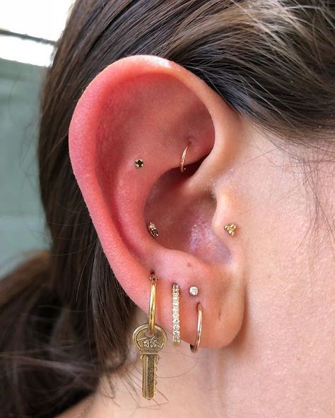 J. Colby Smith (@jcolbysmith) • Instagram photos and videos Four Lobe Piercings, Ušný Piercing, Constellation Piercings, Different Ear Piercings, Ear Curation, Ear Peircings, Lobe Piercings, Cool Ear Piercings, Pretty Ear Piercings