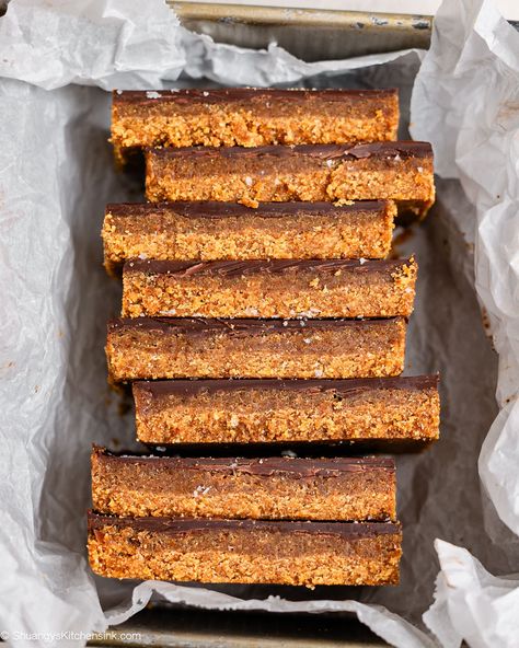 No Bake Millionaire Bars Millionaire Bars, Date Caramel, Gluten Free Graham Crackers, Soy Free Vegan, Gooey Caramel, Pecan Pie Bars, Healthy Snacking, Shortbread Crust, No Bake Bars