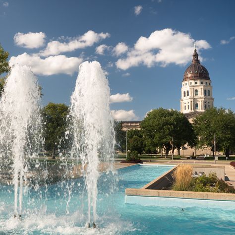 A weekend in Topeka is an excellent opportunity to enjoy history, culture, great food, and a little shopping. Interesting Fun Facts, Topeka Kansas, State Of Kansas, Kansas Usa, Retired Military, Kansas State, Capitol Building, City Skyline, Historical Sites