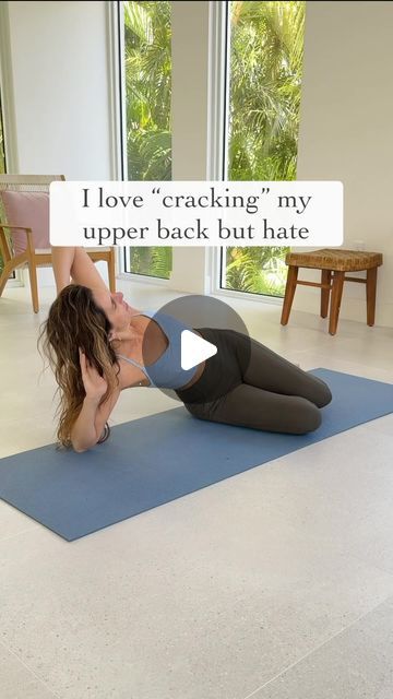 Lauren Ohayon | Core + Pelvic Floor on Instagram: "Ohhhh I love a good back crack but do not love anyone else touching and manipulating my spine. So I figured out a way to crack my upper back. I mean - really, it is just an AMAZING upper spine / thoracic mobility exercise. And because it is SO good, the back cracks. Rotation, flexion, extension and side bending. All the nutrients for a well mobilized upper back. What a lot of people do not realize is that tense and tight shoulders can really impact your #pelvicfloor and low back. 💡 A lot of pressure from above creates a cascade of pressure down below. Once way to remove the pressure below is to create space above. Hence my recommendation to ensure your upper body is getting a lot of mobility if you have #prolpase #hypertonicpelvic Upper Back Stretches Bad Posture, Upper Back Cracking Techniques, How To Pop Your Upper Back Yourself, How To Pop Upper Back, Back Cracking Techniques, Lauren Ohayon, Back Cracking, Thoracic Mobility, Cracking Your Back