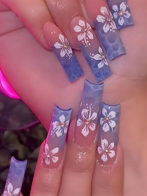 There's a new beauty trend taking over Instagram and it's absolutely stunning. Say hello to "quartz nails". Unghie Sfumate, Summery Nails, Girly Acrylic Nails, Her Nails, Long Square Acrylic Nails, Unique Acrylic Nails, Nail Swag, Bling Acrylic Nails, Short Acrylic Nails Designs