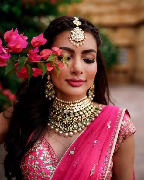 Jewellery To Wear With Your Red, Pink & Ivory Lehengas! | WedMeGood Latest Maang Tikka Designs, Latest Bridal Jewellery Designs, Latest Bridal Jewellery, Maang Tikka Design, Tikka Designs, Pink Bridal Lehenga, Lehenga Jewellery, Bridal Jewellery Design, Pink Lehenga