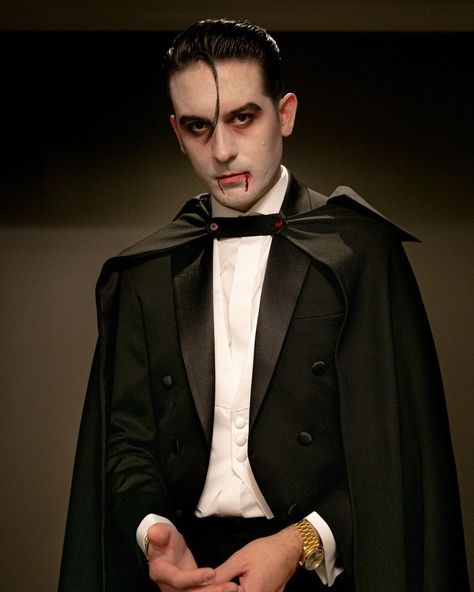 Mens Vampire Makeup, Dracula Makeup, Vampire Makeup Looks, Nights In The City, Vampire Makeup Halloween, Dracula Costume, Vampire Halloween Costume, Vampire Costumes, Classy Halloween Costumes