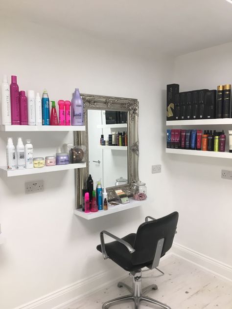 Hairdressing Room Home Salon, Mini Hair Salon At Home, Home Hair Salon Ideas Small Diy, Diy Salon Stations At Home, Home Salon Ideas Small Diy, Mini Beauty Salon, Hair Room At Home, Mini Salon Ideas Small Spaces, Mini Hair Salon