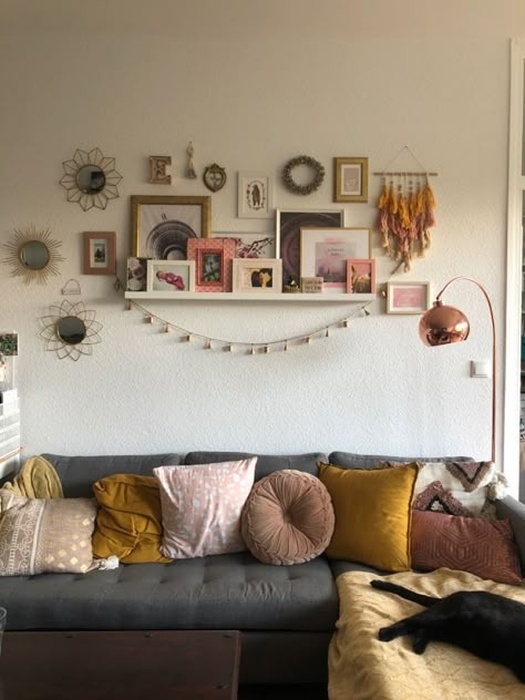 Decorate Above Couch Living Room, Shelving Above Couch Ideas, Shelf And Gallery Wall, Shelf In Room Decor, Decorations Behind Couch Wall, Cute Wall Decor Living Room, Wall Picture Collage Ideas Living Rooms Couch Family Photos, Simple Gallery Wall Living Room, Picture Ledge Over Couch