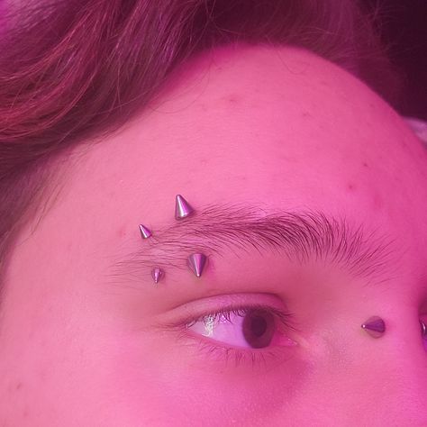 Eyebrow Piercing Jewelry Men, Eyebrow Piercing Spike, Eyebrow Piercing Men, Eyebrow Piercing Jewelry, Face Piercings, Cool Ear Piercings, Eyebrow Piercing, Facial Piercings, Cool Piercings