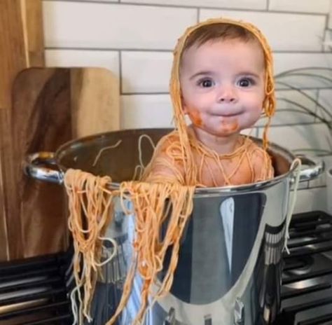 Baby Cooking Photoshoot, Spaghetti Photoshoot, Spaghetti Photo, Cat Dp, Spaghetti Party, Eating Meme, Meatball Spaghetti, Mario Fanart, Eating Spaghetti