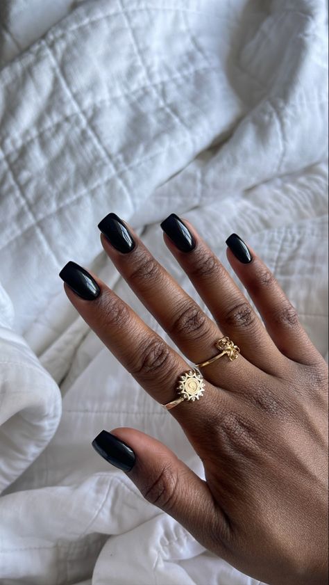 Short Acrylic Dark Nails, Dark Nails Black Women, Jet Black Nails, Medium Square Black Nails, Black Nails On Brown Skin, Black Nails On Black Woman, Structured Manicure Ideas, Black Nails Black Women, All Black Nails Acrylic