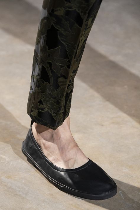 Black Ballet Shoes, Men Fashion Show, All About Shoes, Fashion Advertising, Dries Van Noten, Spring Shoes, Creative Fashion, Loafers Men, On Shoes