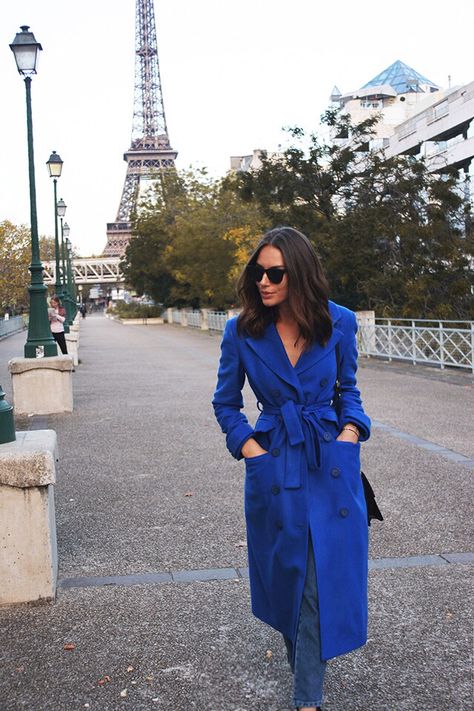 Blue Trench Coat Outfit, Cobalt Blue Outfit, Blue Coat Outfit, Royal Blue Coat, Neon Prom Dresses, Below The Knee Dresses, Trench Coat Outfit, Strapless Prom Dress, Blue Trench Coat