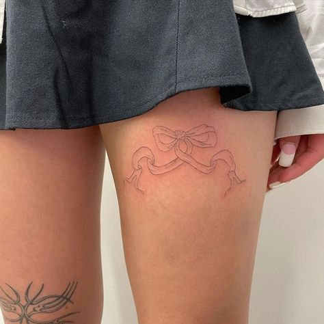 La Tattoo, Ribbon Tattoos, Bow Tattoo, Small Pretty Tattoos, Hand Poked Tattoo, Cute Tiny Tattoos, Dainty Tattoos, Dream Tattoos, Simplistic Tattoos