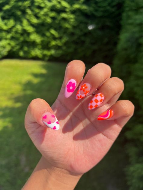 Fun Nail Art Summer, Fun Flower Nails, Summer Funky Nails, Cute Funky Nails Summer, Funky Nails Inspo Summer, Groovy Nail Designs, Funky Summer Nails, Groovy Nail Art, Groovy Nails