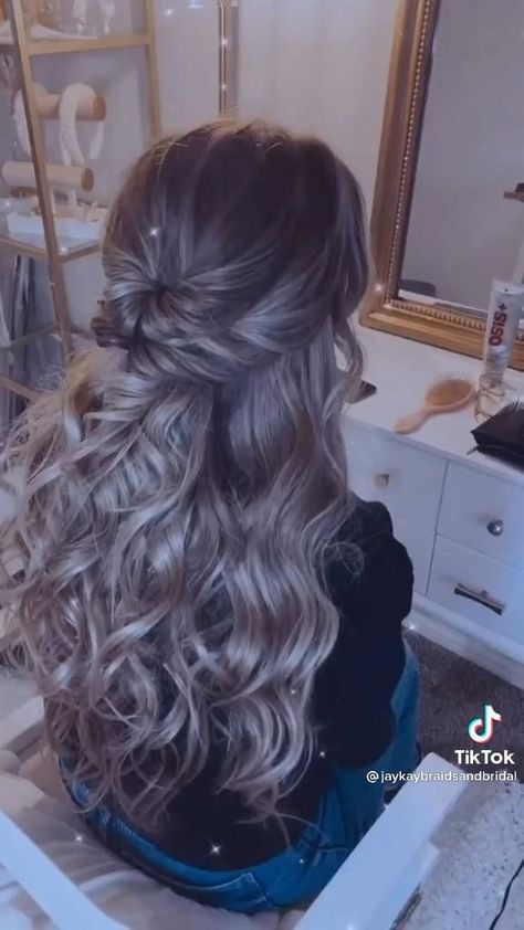 Diy Wedding Hair Bride, Gorgeous Half Up Half Down Hairstyles, Fall Winter 2023 Hair Color Trends, Half Up Hairstyles Videos, Wedding Hairstyles With Extensions Clip In, Elegant Wedding Hair Half Up, Bridal Hair Down Tutorial, Wedding Hair For Fine Hair Half Up, Half Up Half Down Formal Hair Long