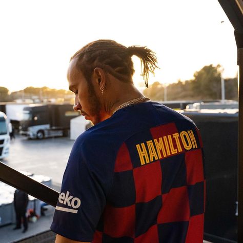 Barca Jersey, Barcelona Shirt, Hamilton Wallpaper, Barcelona Jerseys, F1 Lewis Hamilton, Sports Camera, Sports Car Racing, British Men, American Idol