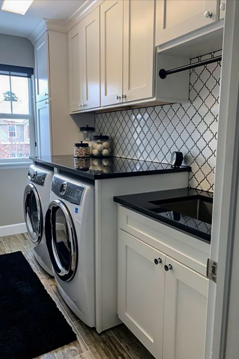 Work smarter, not larger! (That’s how the saying goes, right?) This laundry room maximizes its small footprint with both functionality and folding space. Shaker Laundry, Green Laundry Room, Pattern Backsplash, White Laundry Room, Simple Laundry, White Laundry Rooms, Green Laundry, White Laundry, Small But Mighty