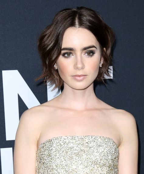 Lily Collins Short Hair, Lily Collins Hair, Phil Collins, Penteado Cabelo Curto, Short Haircut, Lily Collins, Finger Tattoos, Cortes De Cabello, Meaningful Tattoos