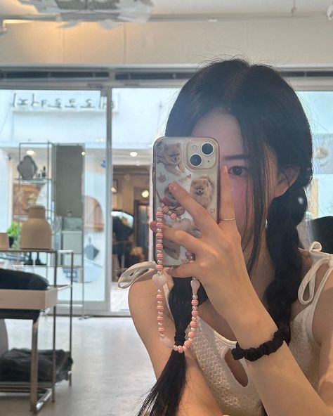 Mirror Pictures Selfie, Instagram Asian, Model Tiktok, Korean Photography, Korean Picture, Korean Photo, Mirror Selfie Poses, Selfie Poses Instagram, Selfie Ideas Instagram