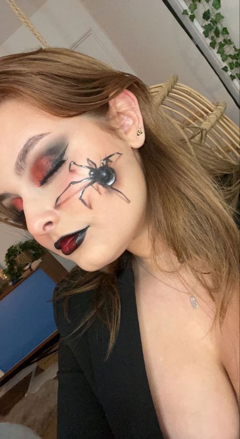 Realistic spider facepaint 3d Spider Makeup, Spider On Face Makeup, Spider Face Paint, Spider Face Painting, Spider Makeup, Web Face, Spider Face, Skull Face Paint, Paint Face