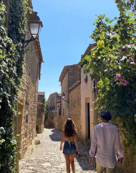 European Village, A Man, Walking, Italy, On Twitter, Stone, Twitter