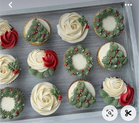 Christmas Pudding Cupcakes, Festive Cupcakes Christmas, Christmas Cupcakes Buttercream, Christmas Cupcake Design, Vintage Christmas Cupcakes, Holiday Themed Cupcakes, Christmas Cupcakes Elegant, Fancy Christmas Cupcakes, Blue And White Cupcake Ideas