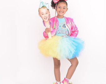 Picture Perfect Couture... Tutus Feather de PicturePerfectCoutur Feather Tutu, Tutu En Tulle, Jojo Jojo, Jojo Siwa Birthday, Kids Wraps, Rainbow Skirt, Rainbow Tutu, Tulle Tutu, Jojo Siwa