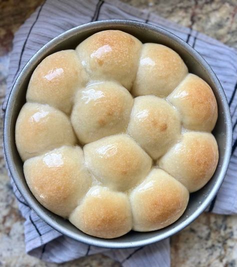 Sourdough Dinner Rolls Sourdough Pumpkin Roll, Discard Breadsticks, Sourdough Dinner, Sourdough Dinner Rolls, Sourdough Rolls, Natural Yeast, Discard Recipe, Starter Recipes, Dinner Roll