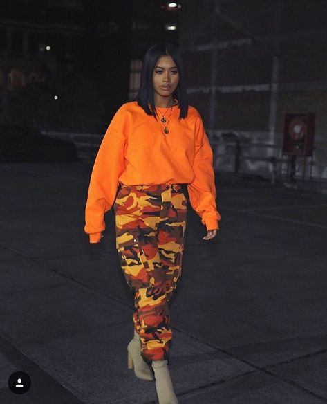 Orange Cargo Pants Outfit, Camo Pants Outfit, Cargo Pants Outfit, Orange Outfit, Future Clothes, Camo Pants, Streetwear Fashion Women, Baddie Outfits Casual, Black Outfit