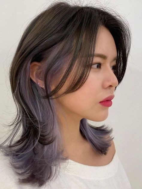 Pink Underdye Hair, Korean Side Bangs, Long Hairstyles With Layers, Under Hair Dye, Underdye Hair, Under Hair Color, Hairstyles With Layers, Peekaboo Hair Colors, Korean Hair Color