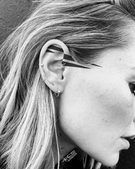 Ear Tattoo Geometric, Ear Tattoo Lines, White Ear Tattoo, Chin Line Tattoo, Around Ear Tattoo, Ear Line Tattoo, Dotted Tattoo Design, Black Lines Tattoo, First Tattoo Designs