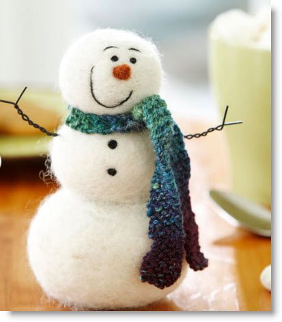 Felted Frosty the Snowman Craft Tutorial Diy Snowman Ornaments, Tovad Ull, Fun Holidays, Gifts Homemade, Felt Snowman, Diy Snowman, Needle Crafts, Homemade Diy, Jolly Holiday