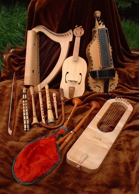 Irish Music Instruments  consist of fiddle, flutes, bagpipes, free reeds instruments, banjo, harps, hammered dulcimer etc.These are all part of Celtic music heritage.These are all traditions of Scotland and other Scottish people. #IrishMusic, #BagPipes, #Harps, #Flutes, #KiltGuide, Dulcimer Instrument, Irish Musical Instruments, Celtic Instruments, Irish Instruments, Ancient Music, Hammered Dulcimer, Scottish People, Music Documentaries, Instruments Art