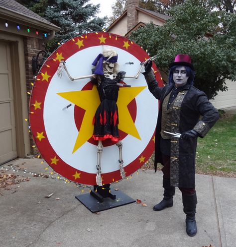 Evil Carnival, Carnevil Halloween, Clowns Halloween Decorations, Scary Carnival, Clown Theme, Clown Carnival, Knife Thrower, Haunted Circus, Haunted Carnival