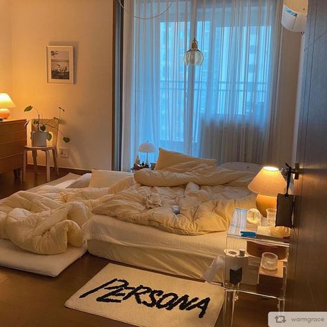 Cozy Room Aesthetic, Aesthetic Cozy Bedroom, Bedroom Aesthetic Cozy, Room Organization Bedroom, Aesthetic Cozy, Rustic Room, Bedroom Idea, Minimalist Room, Dreamy Room