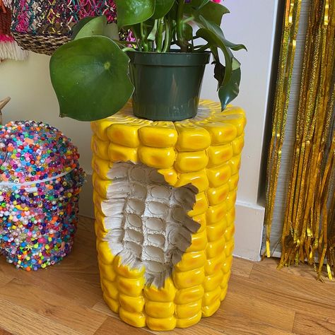 My corn stool is my best friend #corn #cornkid #decor #food #cornstool #aesthetic Funky Kitchen Ideas, Kitchen Eclectic, Plant Decor Ideas, Island Farmhouse, Your Space, Funky Kitchen, Weird Furniture, Crazy Houses, Kitchen Green