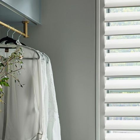 Lynne Bradley Interiors on Instagram: "Hanging rails are such a great laundry feature. Perfect for hanging wet laundry or your ironing and it eliminates clothes airers cluttering up your home. We particularly love this one from @savagedesignsyd Project: PYMBLE HOUSE Interior Design: Lynne Bradley Interiors Photography: @smartanson Editorial Styling: @olgalewisstyling Builder: @sgdbuilders Joinery: @kastellkitchens Featured in: @houseandgarden @duluxaus @dektonbycosentino @stylefinishdes Laundry Hanging Rail, Editorial Styling, Laundry Ideas, Interiors Photography, Laundry Design, House Interior Design, Hamptons House, Laundry Storage, Hanging Rail