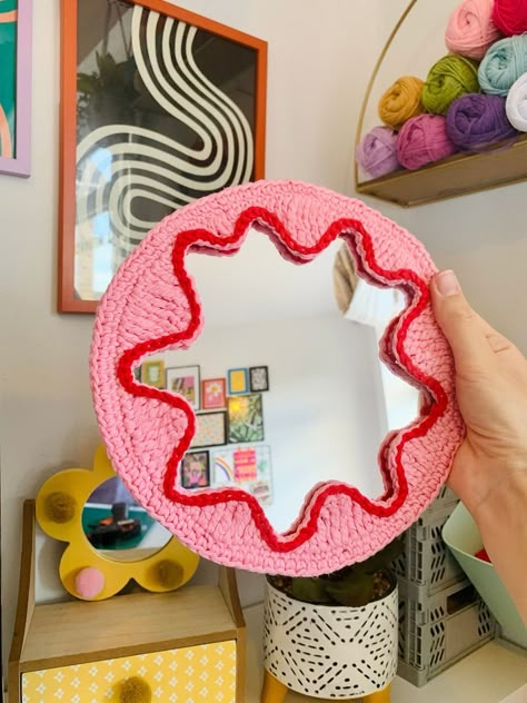 Crochet Mirror, فن النسيج, Frame Pattern, Crochet Decor, Colour Ways, Beginner Crochet Projects, Crochet Decoration, Crochet Home Decor, Crochet Fashion Patterns