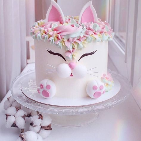 11 Likes, 0 Comments - KIDDOS PARTY Directory (@kiddos.party) on Instagram: “Easter is almost here ! Look at this beautiful cake by @krislen_cake • • • • •” Baby Shower Kuchen, Kitten Cake, Baby Shower Cakes Girl, Animal Cakes, Bunny Cake, God Mat, Baby Shower Cupcakes, Easter Cakes, Perfect Cake