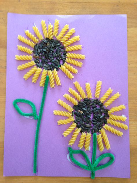 Sunflower seed and rotini sunflowers Spring Toddler Crafts, Diy Spring Crafts, Sunflower Crafts, Easy Easter Crafts, Spring Crafts For Kids, Daycare Crafts, Crafts For Kids To Make, Kids Ideas, Easter Crafts For Kids