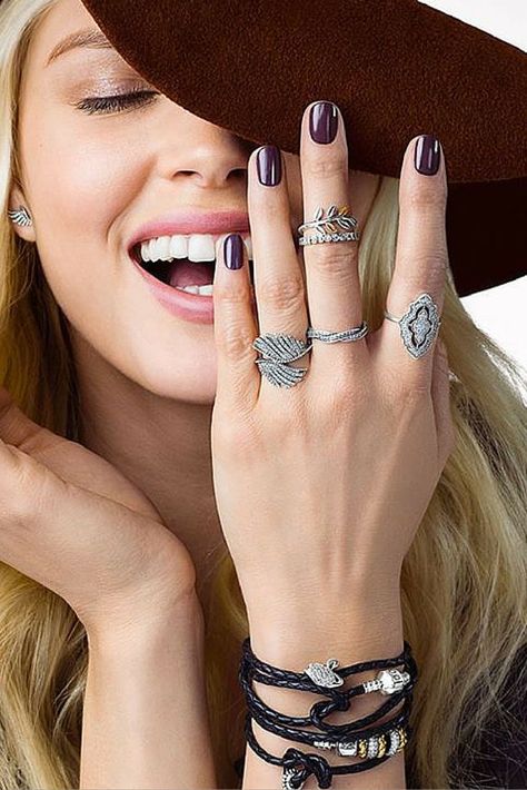 Pandora Rings Stacked, Jewellery Photoshoot, Pandora Design, Boho Jewelry Diy, Vintage Diamond Jewelry, Necklaces And Rings, Jewelry Photography Styling, Jewelry Set Design, Jewelry Photoshoot