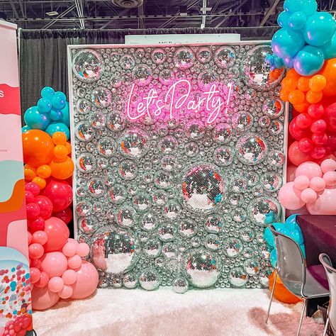 Disco Party Backdrop Ideas, Disco Ball Wall Backdrop, Disco Tile Wall, 70s Party Backdrop, Disco Wall Backdrop, Disco Window Display, Disco Prom Theme, Groovy Disco Party, Disco Prom