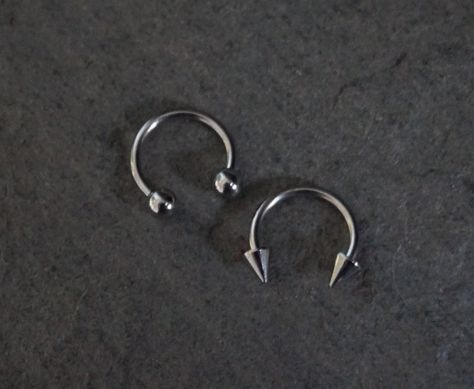 Bijoux Piercing Septum, Horseshoe Septum, Daith Hoop, Septum Piercing Jewelry, Nose Piercing Stud, Septum Jewelry, Nice Clothes, Septum Piercing, Body Mods