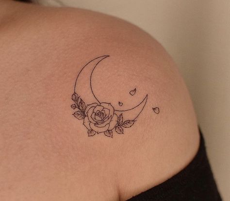 Flowers Moon Tattoo, Flower Moon Tattoo, Mum Tattoo, Maching Tattoos, Small Moon Tattoos, Angel Tattoos, Clever Tattoos, Moon Tattoo Designs, Best Tattoos For Women